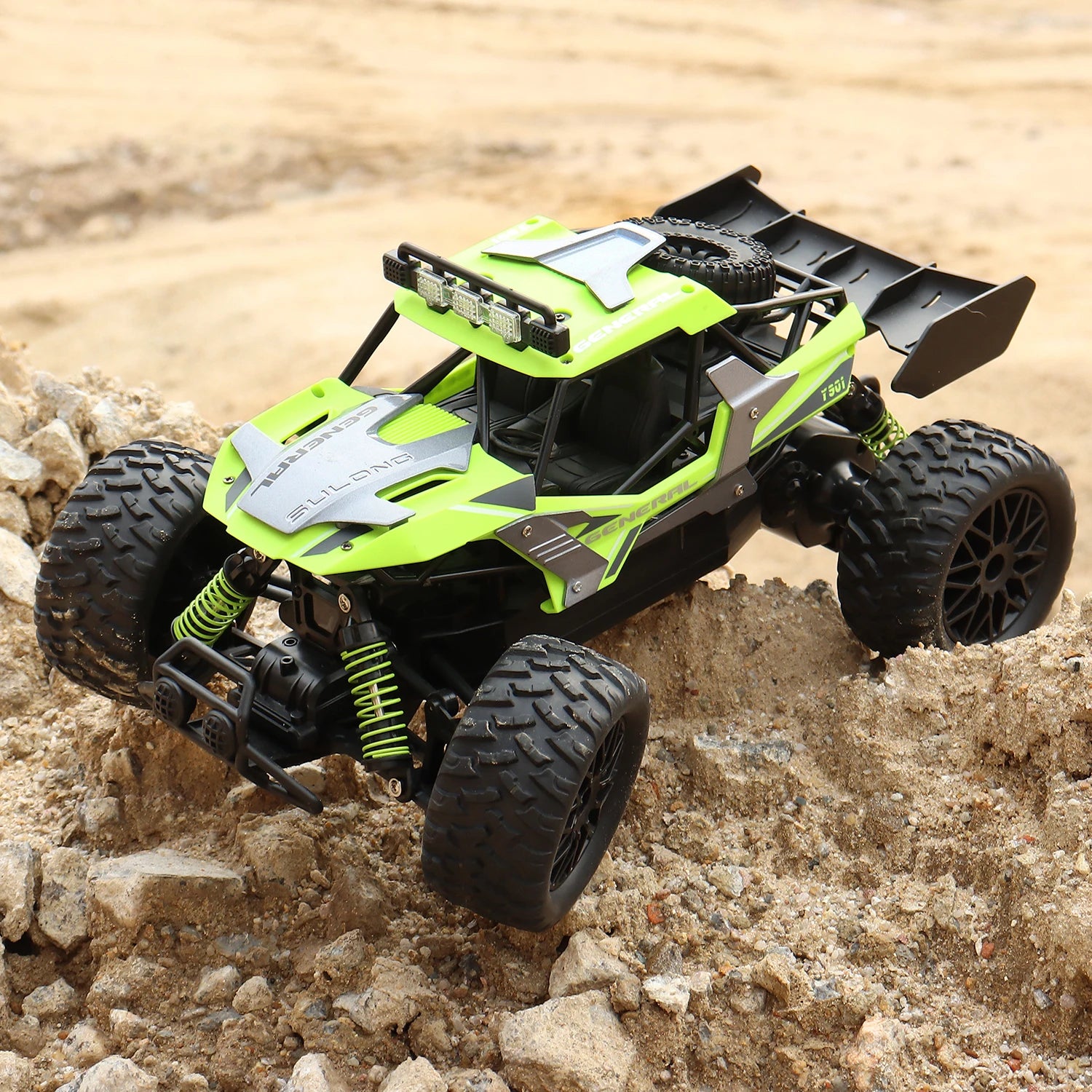 1:14 Alloy RC Car – 25KM/H 2WD Off-Road Remote Control Monster Truck with LED Lights vs. WLtoys 124016 Comparison